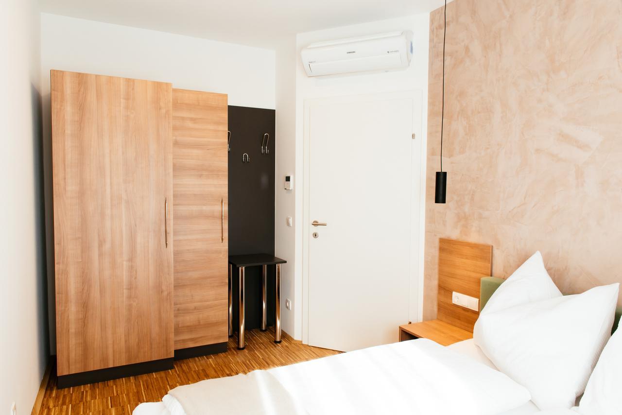 Aparthotel Heuberger Rudersdorf ภายนอก รูปภาพ