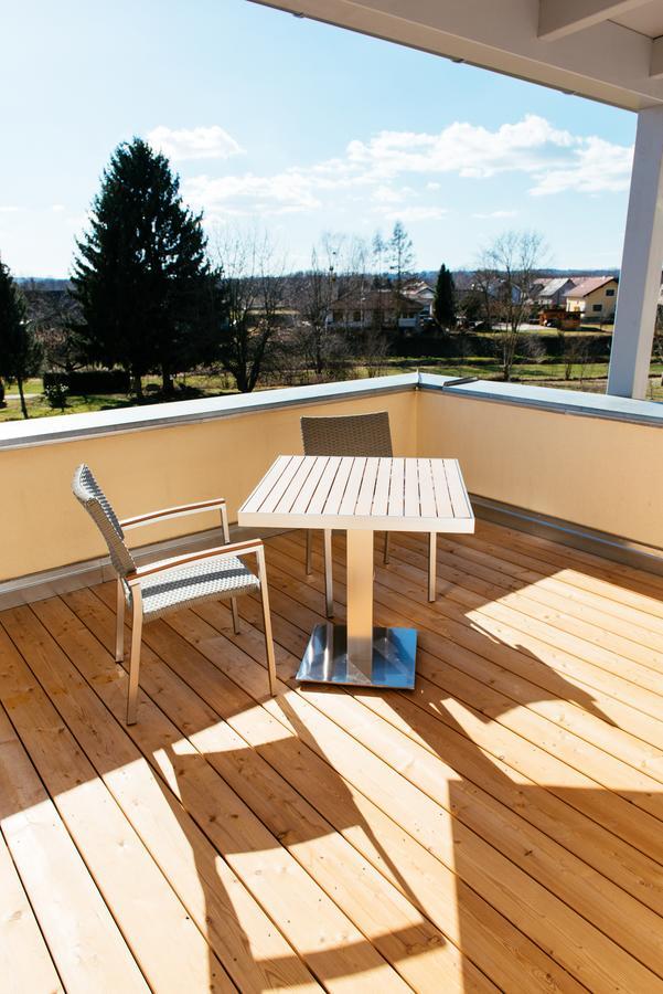 Aparthotel Heuberger Rudersdorf ภายนอก รูปภาพ