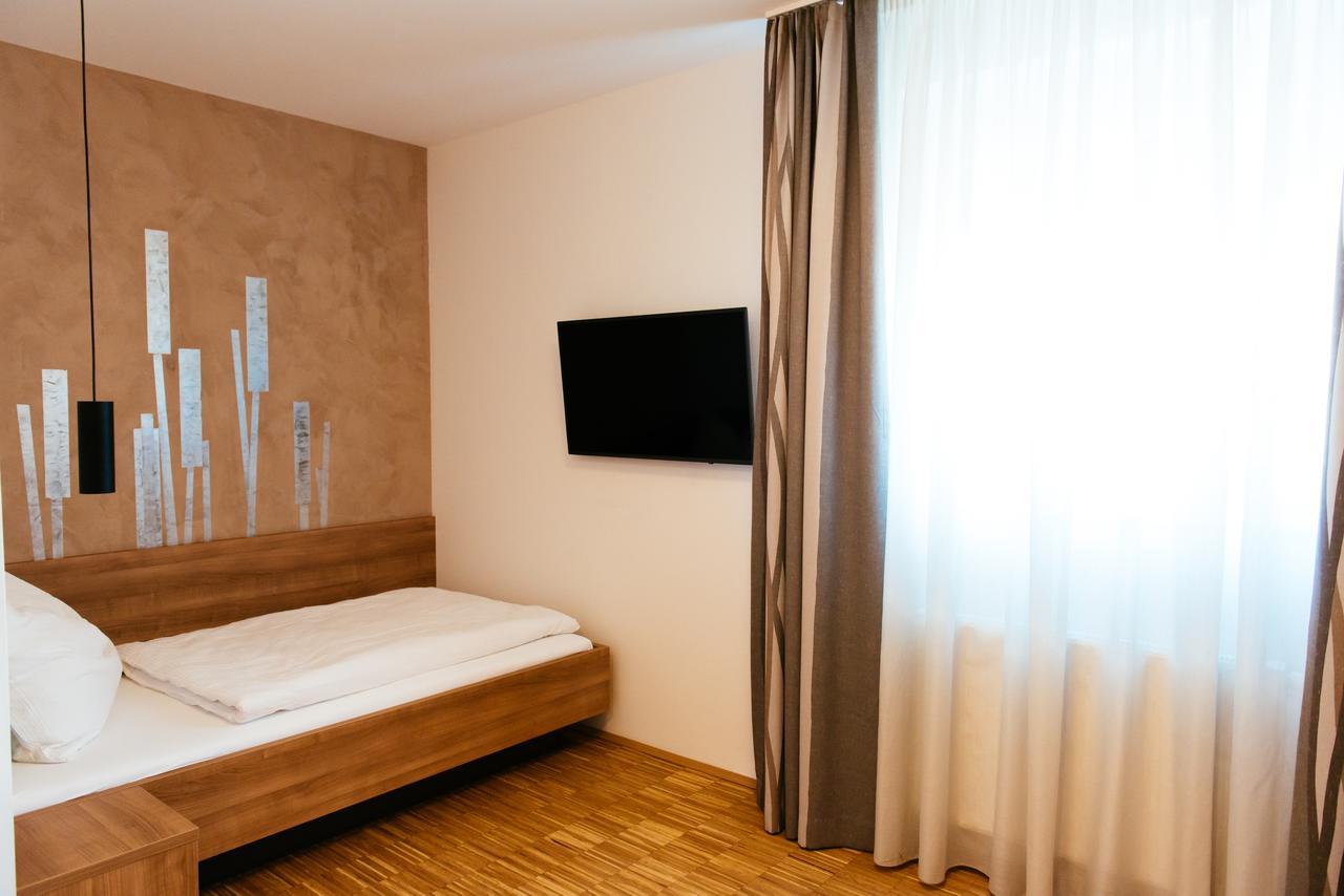 Aparthotel Heuberger Rudersdorf ภายนอก รูปภาพ